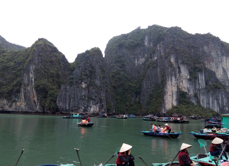 掘顺顶管机厂家组织市场部员工游越南“下龙湾“ 力争成为跨国企业