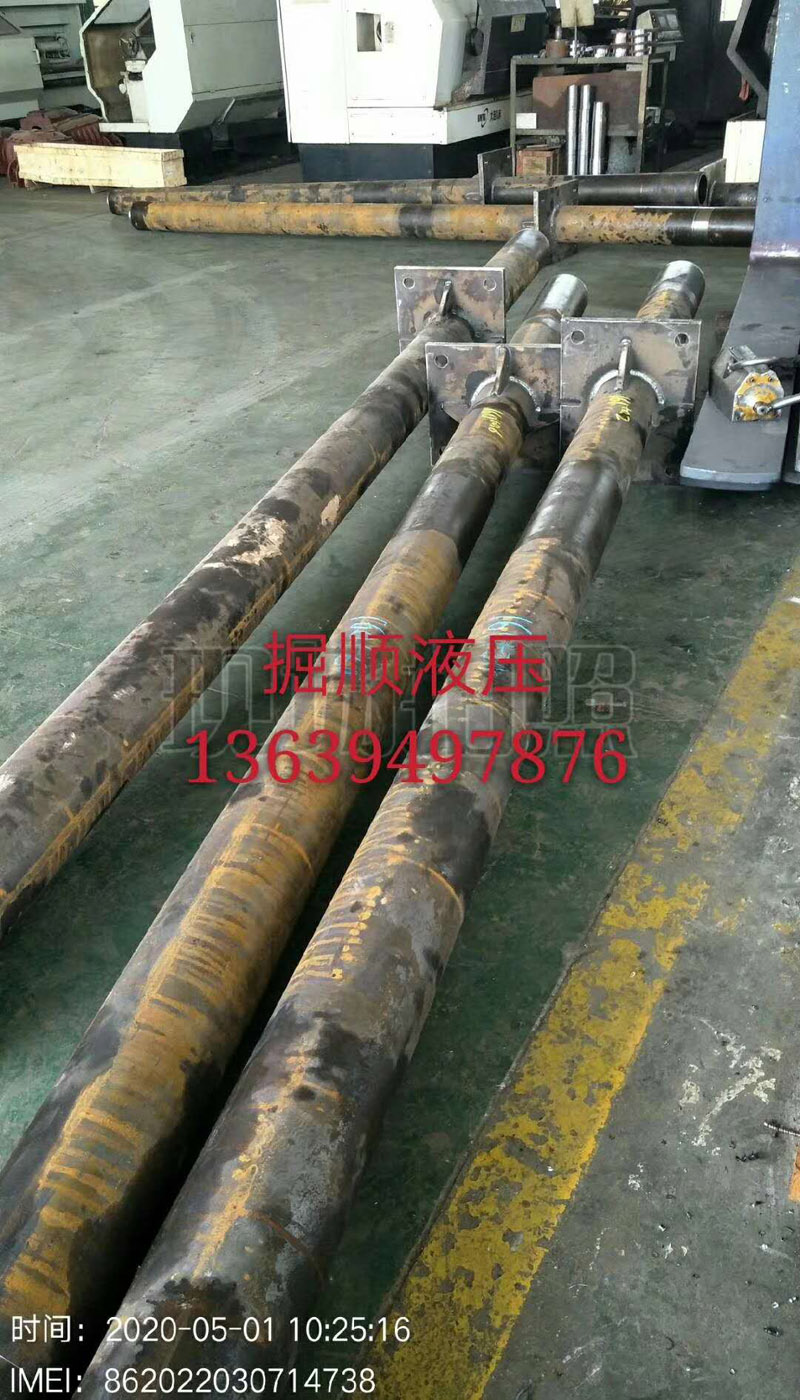 掘顺机械公司五一节的礼品是生产桥梁千斤顶和顶管机千斤顶订单
